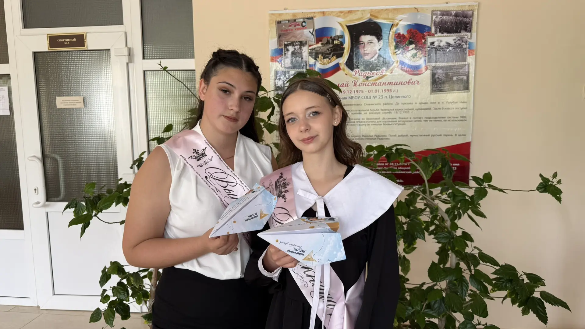 ✈️ Традиция «Самолётика будущего» на последнем звонке