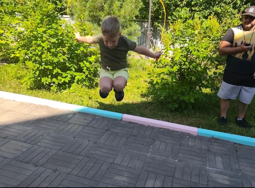 🏃‍♂️ День скакалки в нашем детском саду! 🏃‍♀️

У нас прошёл весёлый спортивный праздник — День ска