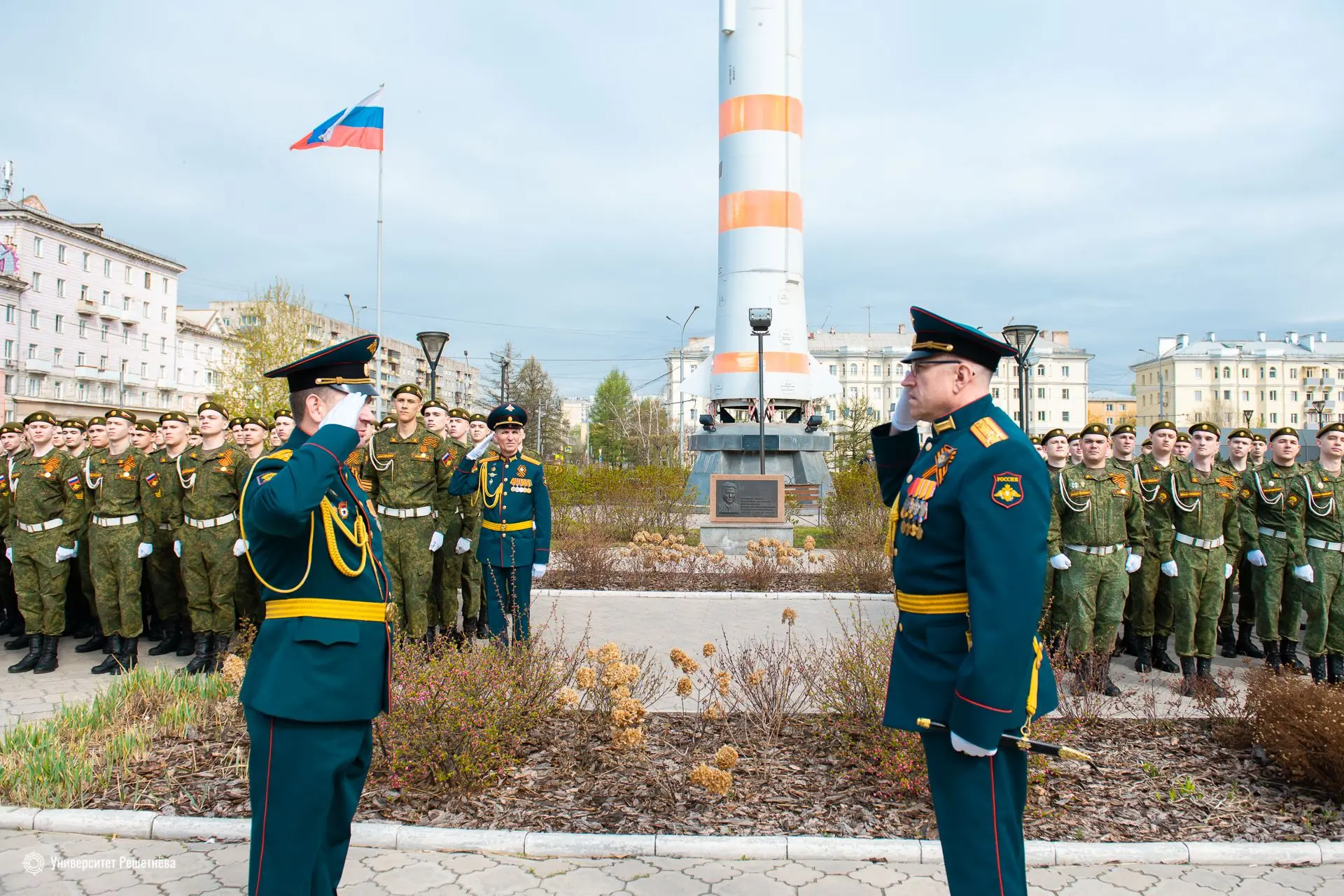 В День Победы курсанты Военного учебного центра Университета Решетнёва прошли в парадном марше по гл