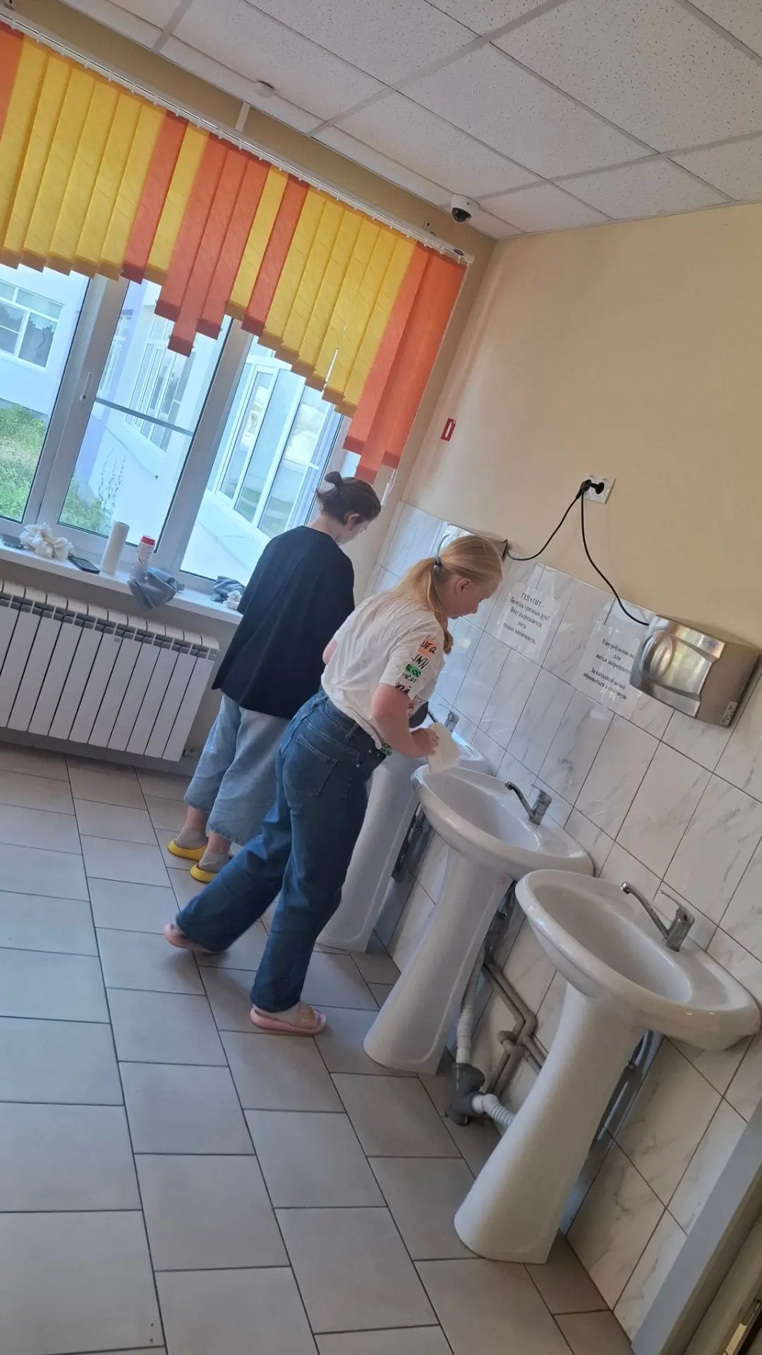 За кулисами школьной жизни 🛠️❤️

Пока дети наслаждаются каникулами, в нашей школе кипит работа! Наш