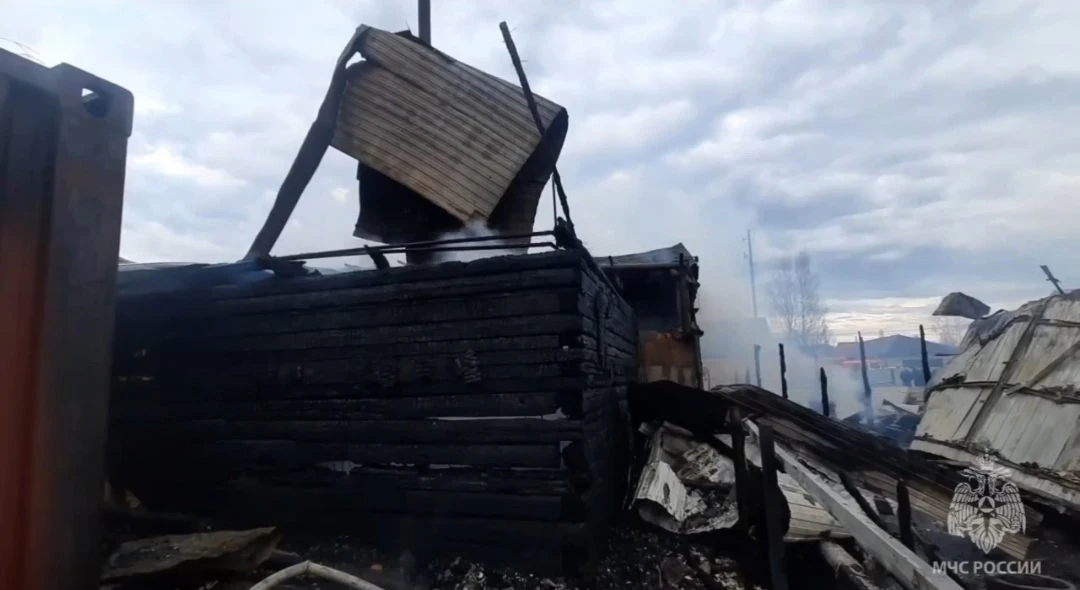 🚒Семь человек погибли в результате пожара в посёлке Высокий, который находится недалеко от Мегиона. 
