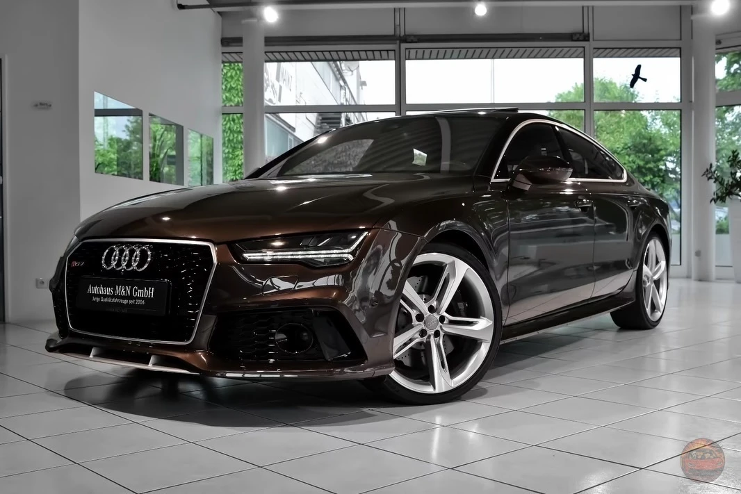 🟫 Коричневый Audi RS7, который не прячется в чёрном

Большинство RS7 C7 собирали по одной схеме: чё