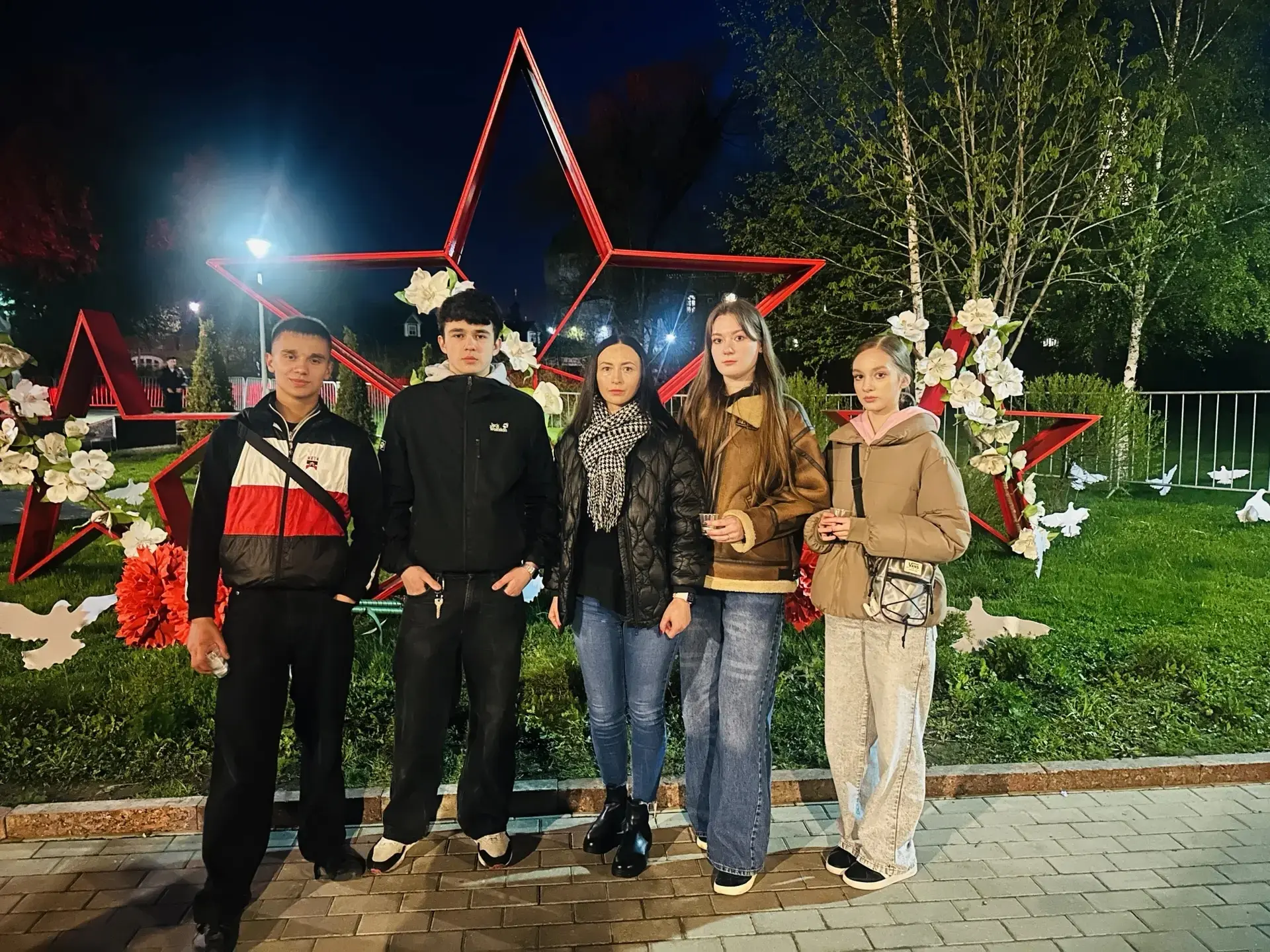 Второй год подряд волонтеры и учащиеся МБОУ СОШ 21 участвовали в 🕯️акции «Свеча Памяти». «Свеча памя