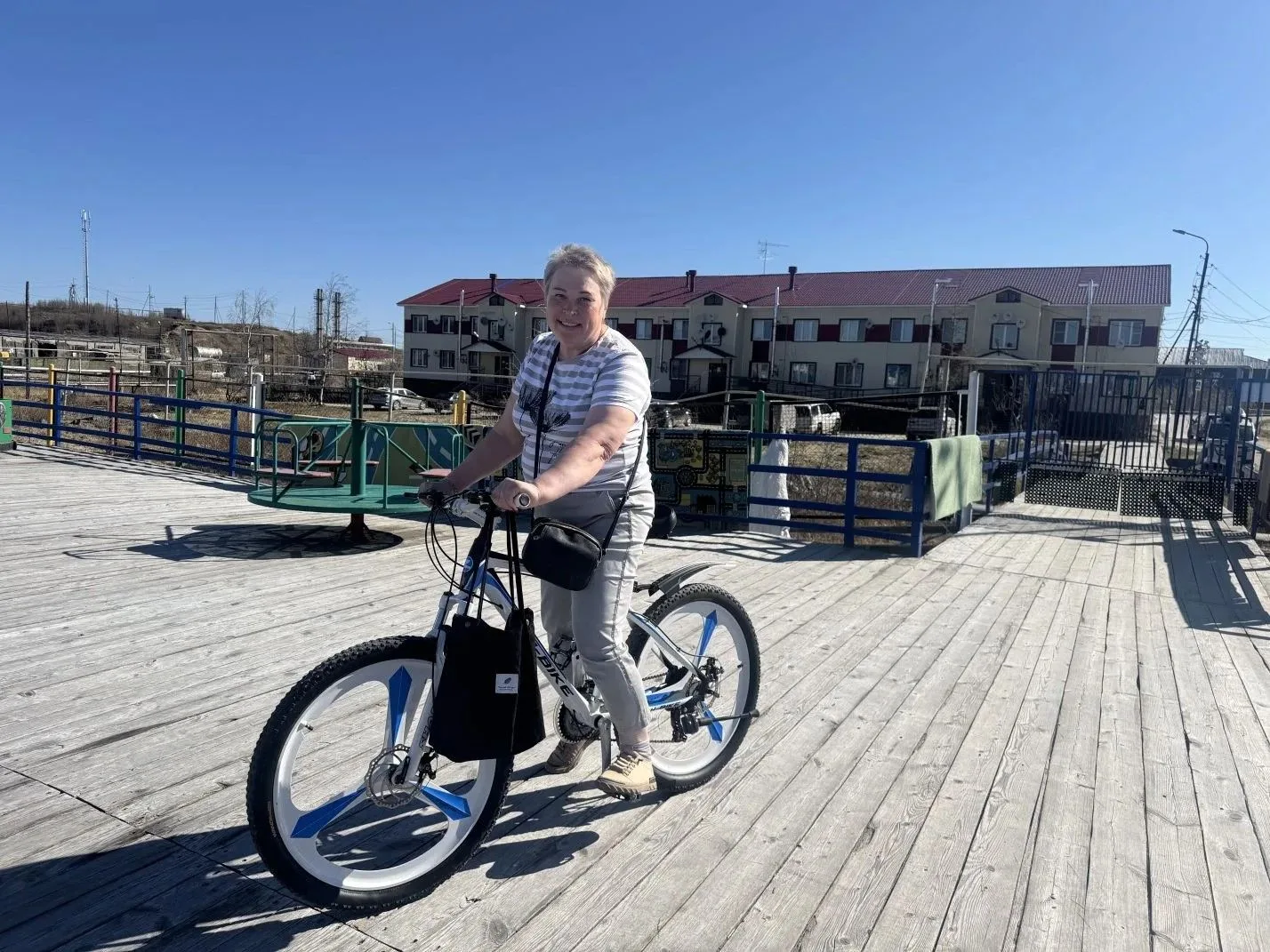 Велобум в детском саду! 🚲 

Сегодня наши воспитатели и сотрудники приехали на работу на велосипедах