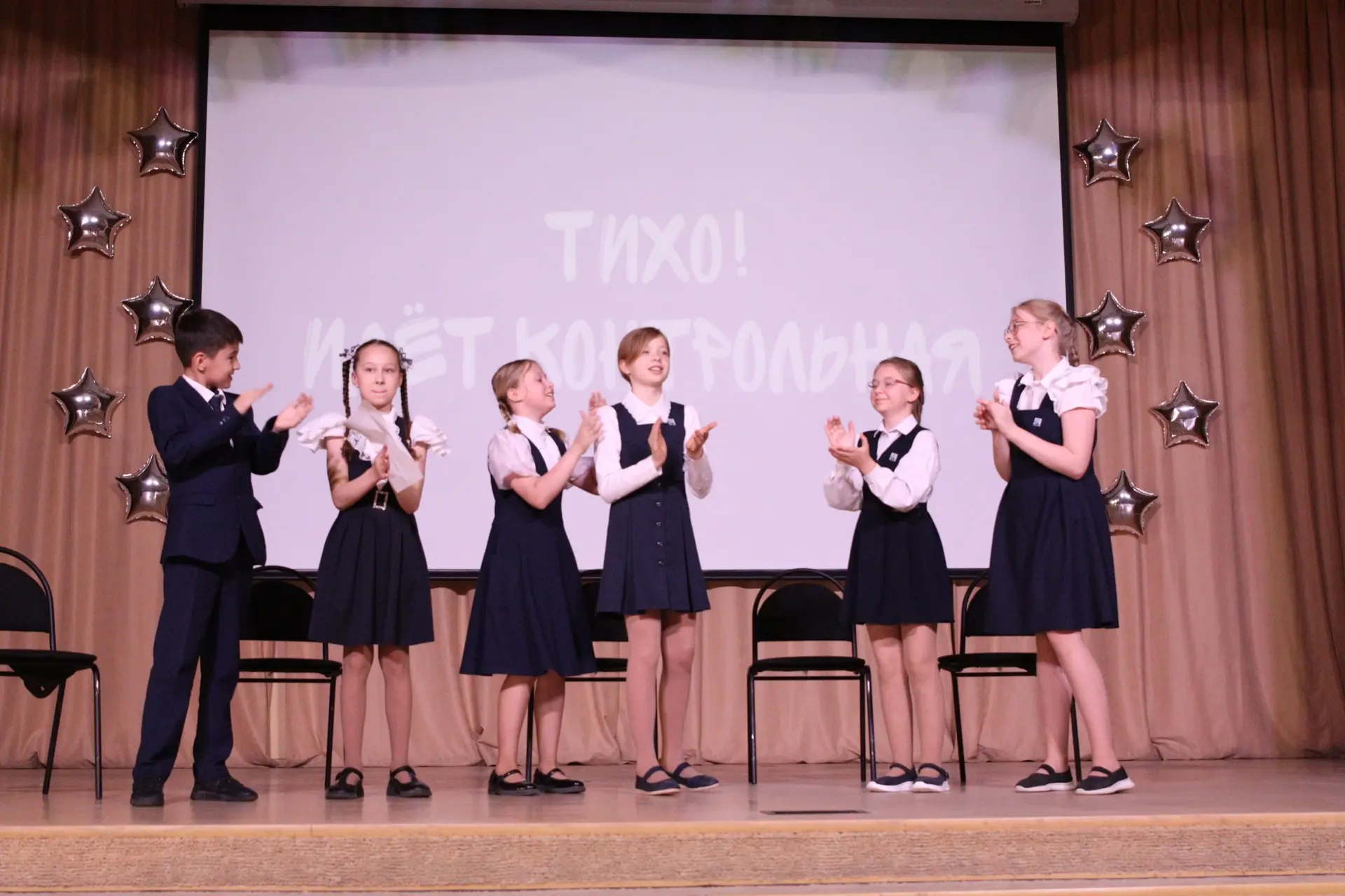 🛎️ Последний звонок для выпускников начальной школы  🎉 Для четвертых классов гимназии прозвенел посл