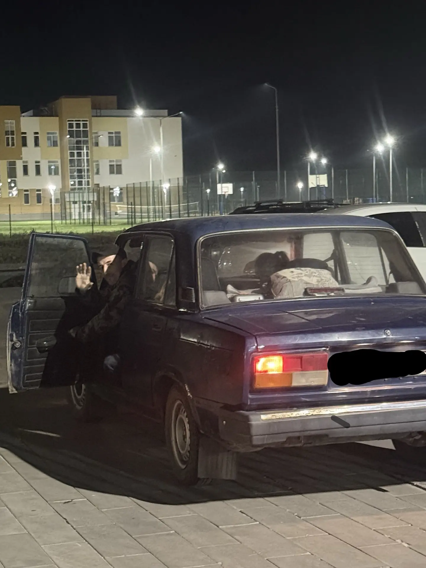 Очень крепко обнимались 🫂. Поздно уже, едем домой 😊🚙. Удачного пути🛣️!