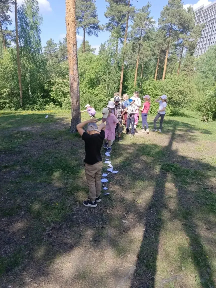 Последняя неделя во 2 классе? Не слышали? А 2В прочувствовали на себе! 🤭  Пятница прошла торжественн