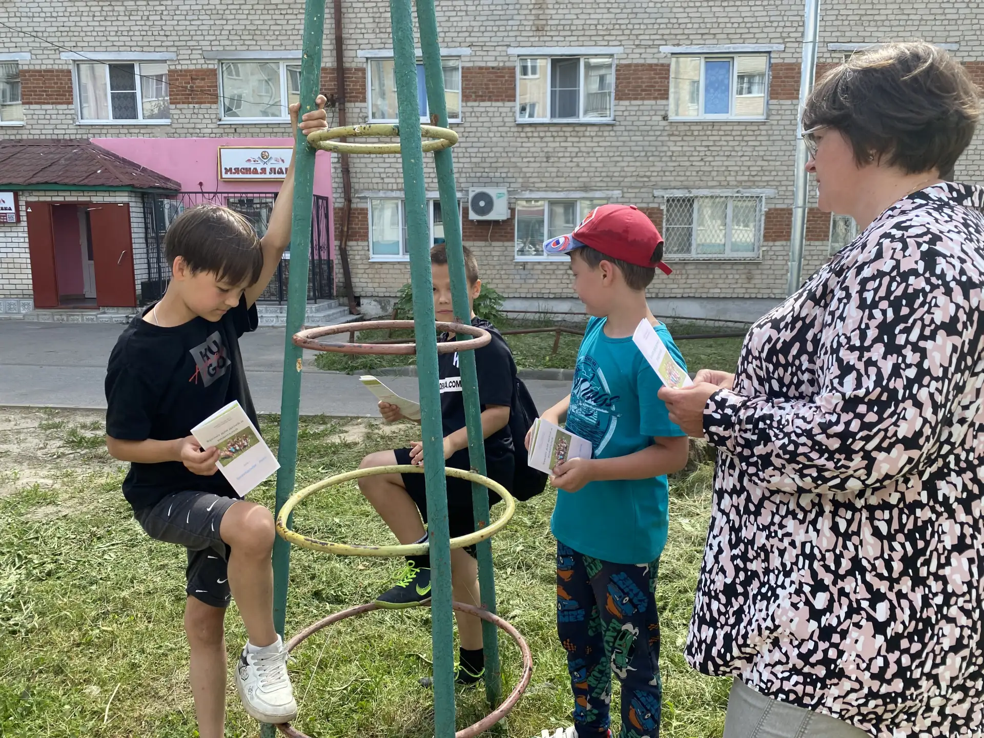 🛡 Родительский патруль продолжает свою работу.

⚠Сегодня представители родительского комитета обошл