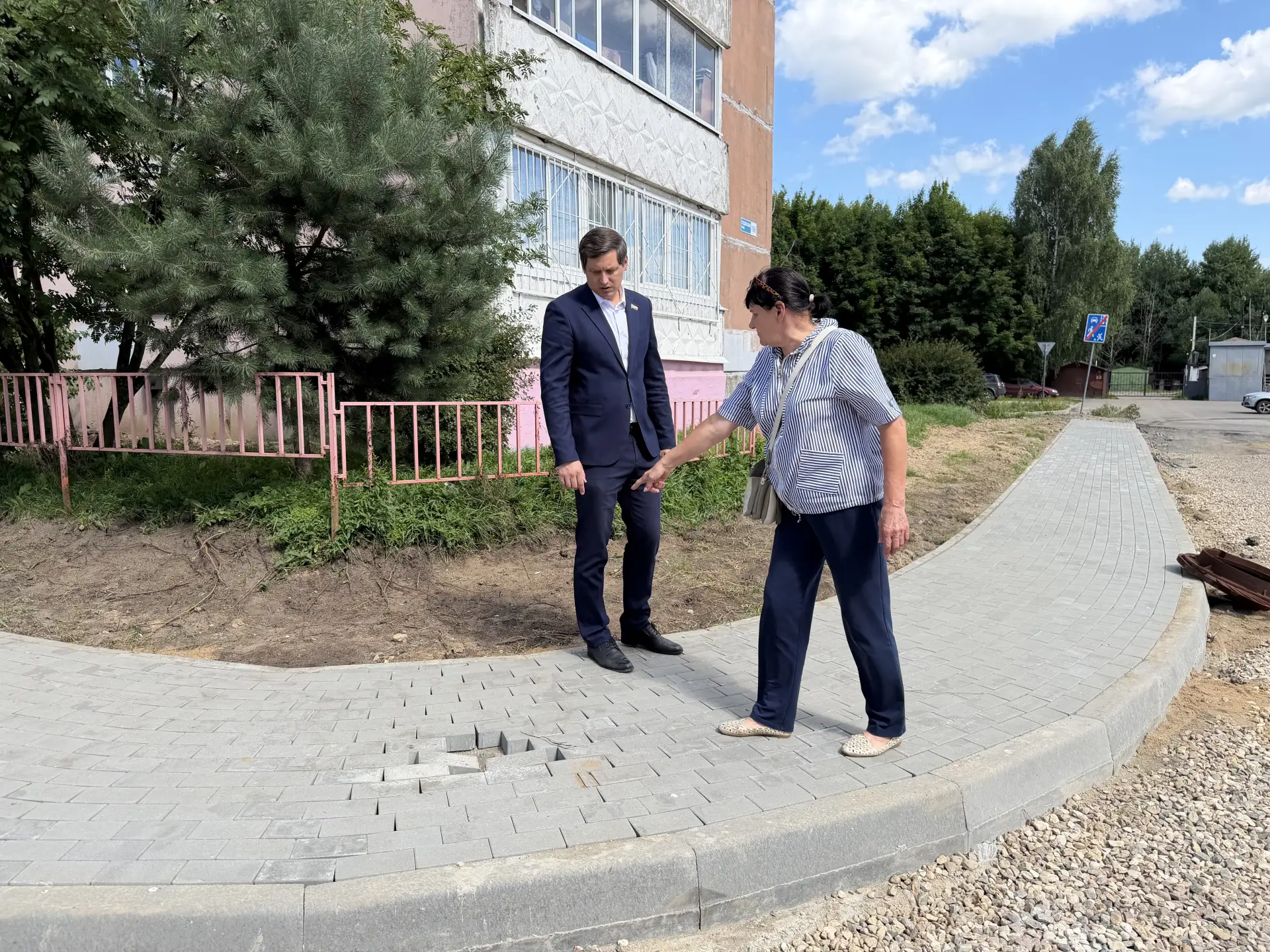 В рамках рабочего визита я посетил объект благоустройства в своём избирательном округе ...