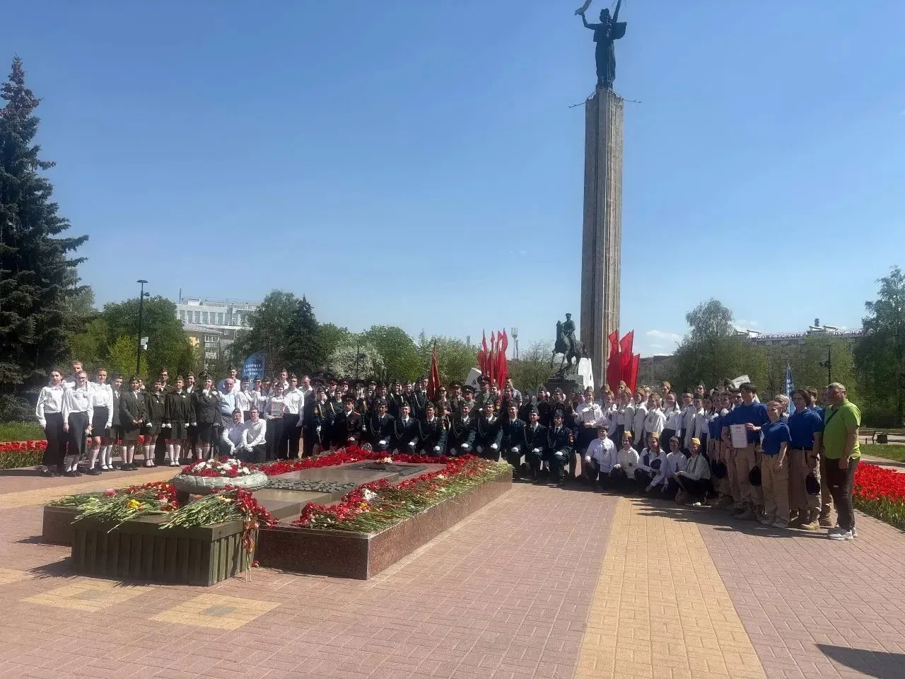 ✨7 мая на Посту №1 и площади Победы прошло торжественное мероприятие, посвящённое 51-й ...
