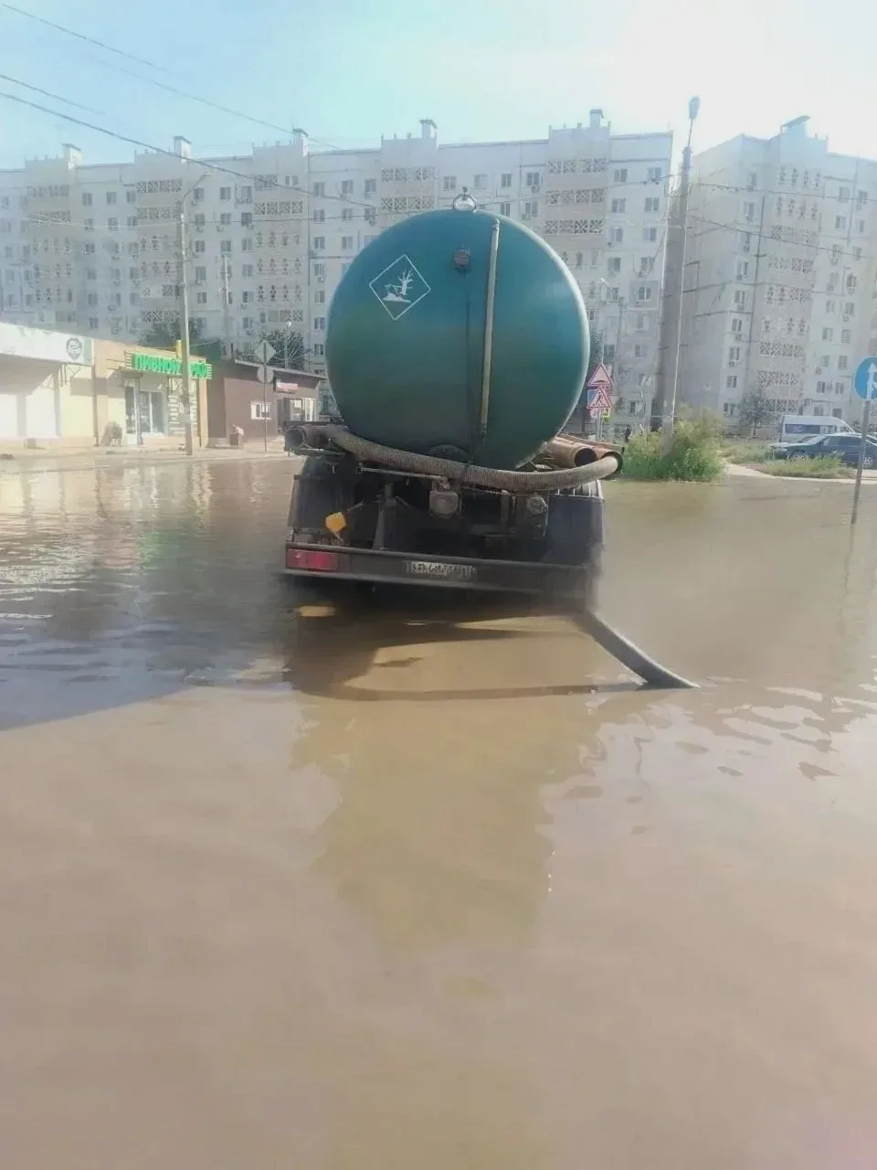 💧 У конечной остановки в Военном городке стоит вода