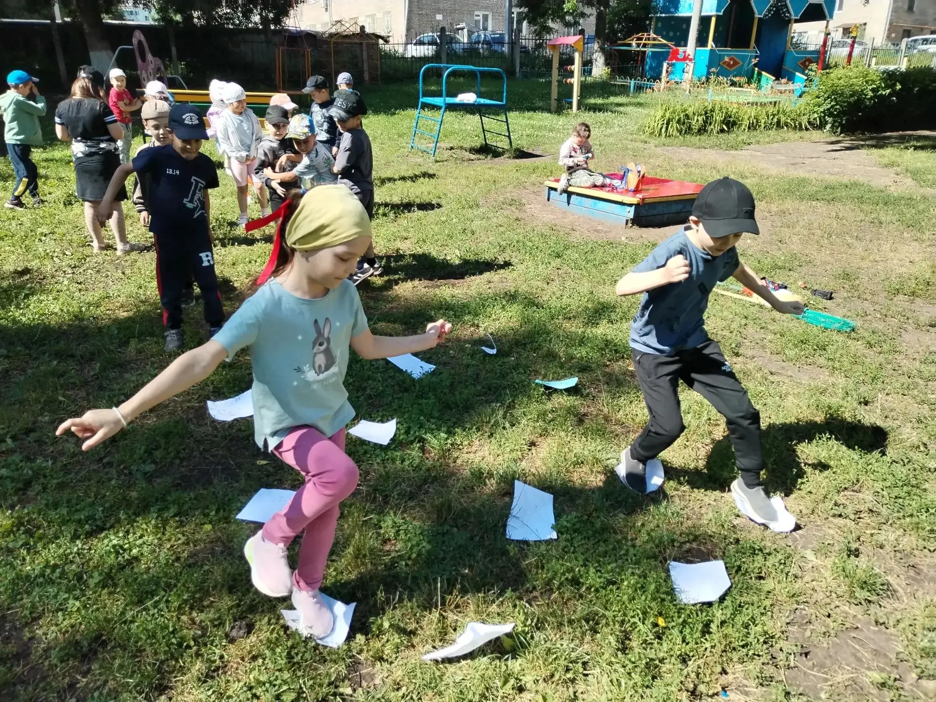День рождения Бабы-Яги в детском саду🎉🥳

Дети подготовительной и старшей группы решили отметить не