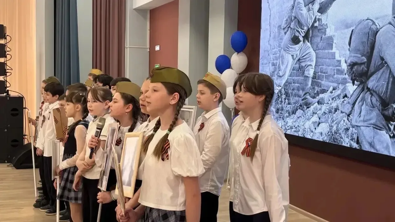 Сегодня, 7 мая 2026 года, в МАОУ «Школа 10» состоялся яркий и трогательный концерт, посвященный Дню 