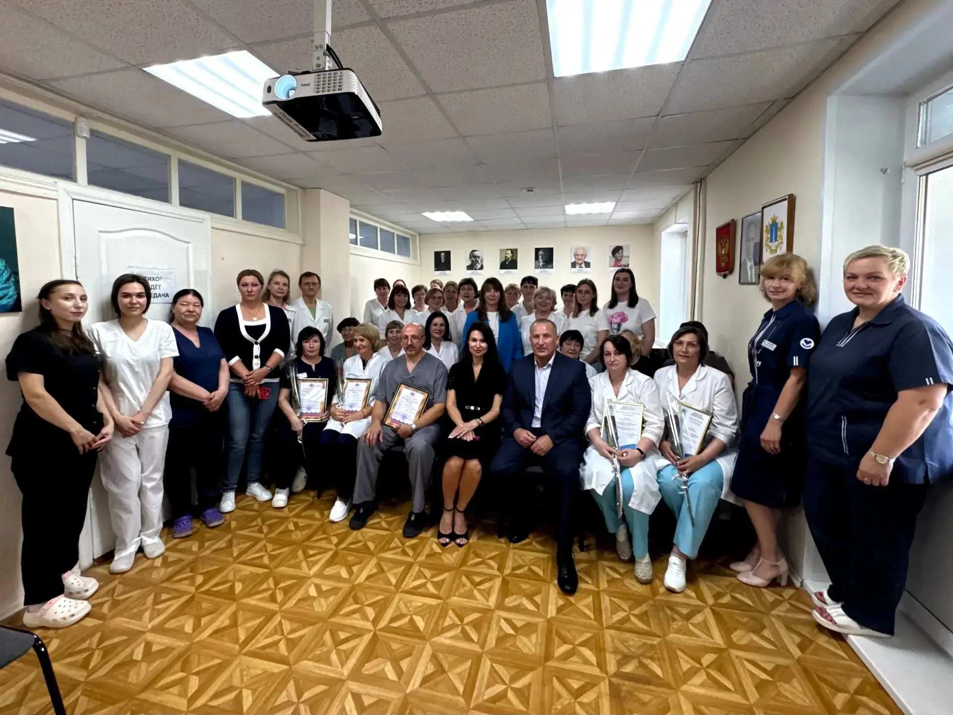 С Днём медицинского работника: признание и поддержка👨‍⚕️👩‍⚕️

В честь праздника руководитель фракц