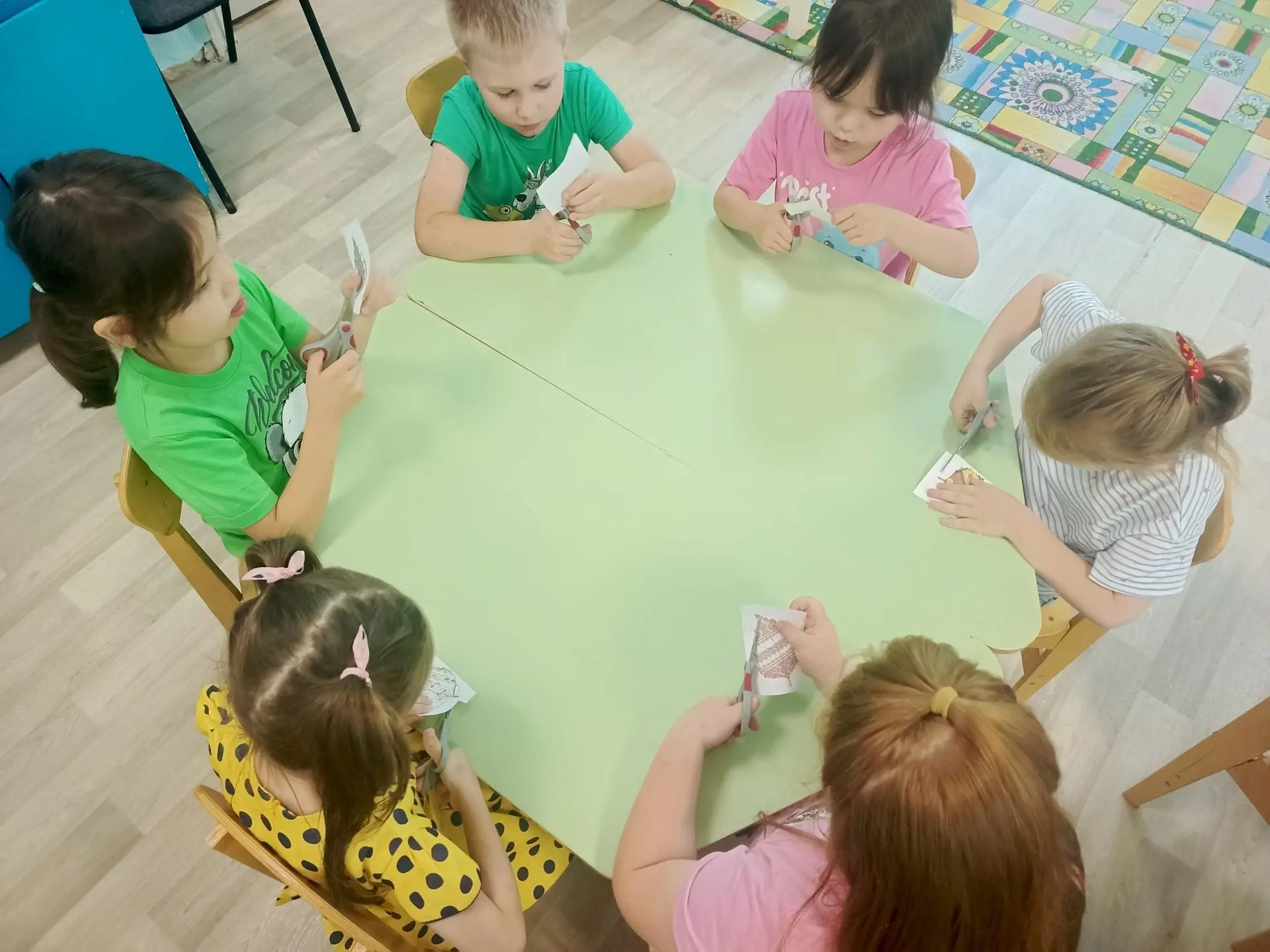🐝 Занятие в группе «Пчёлки»: изучаем культуру народов России! 🌾
Сегодня у ребят было очень интерес