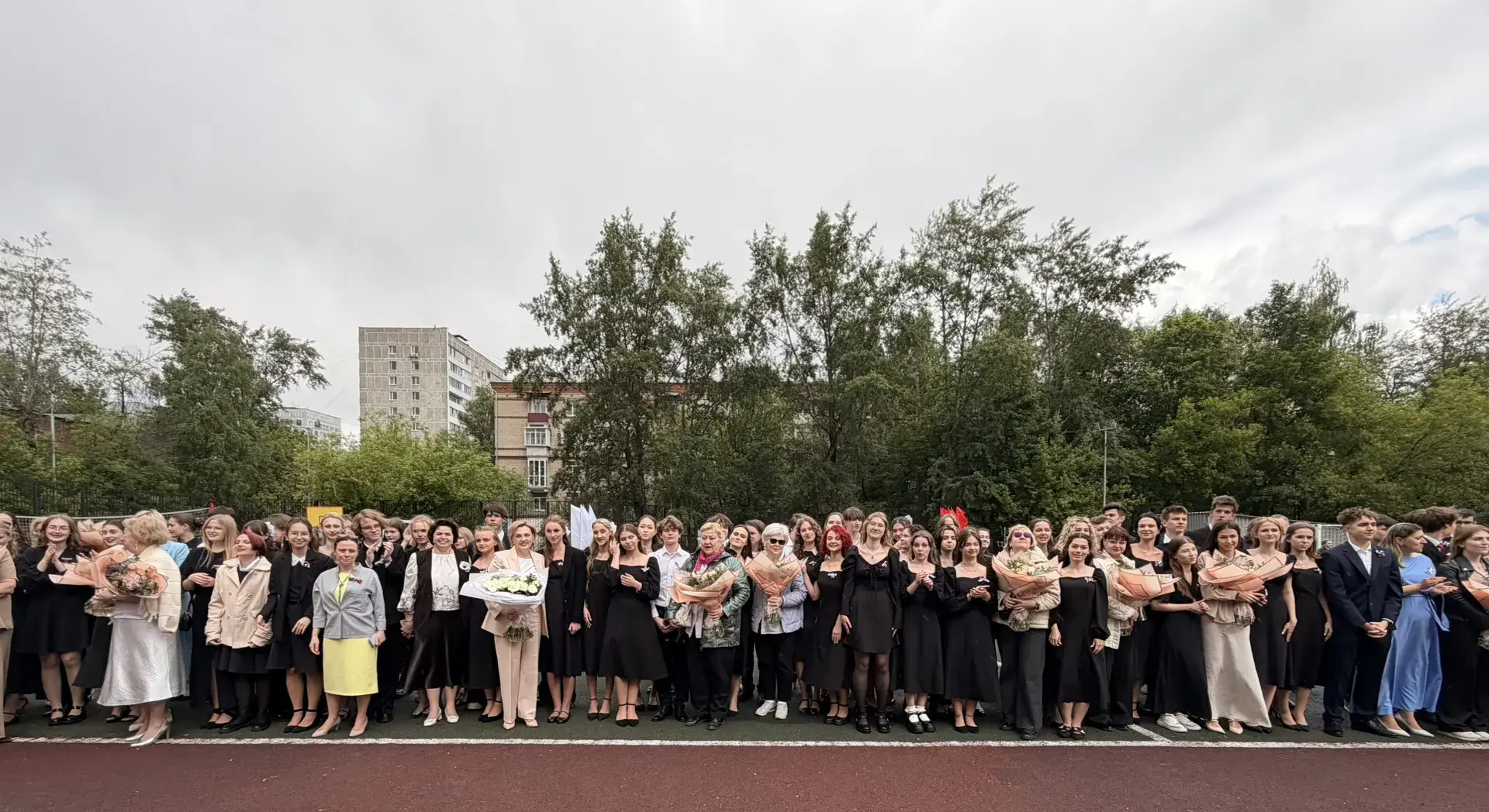 🎓 Последний звонок — начало нового пути  Последний звонок в 11 классе — особенный, трогательный и оч