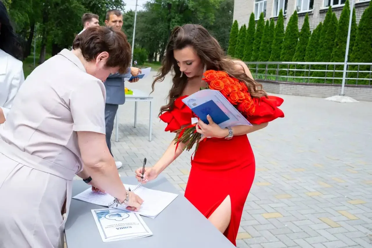 Экзамены почти позади, а впереди один из самых волнительных и долгожданных дней школьной жизни — вру
