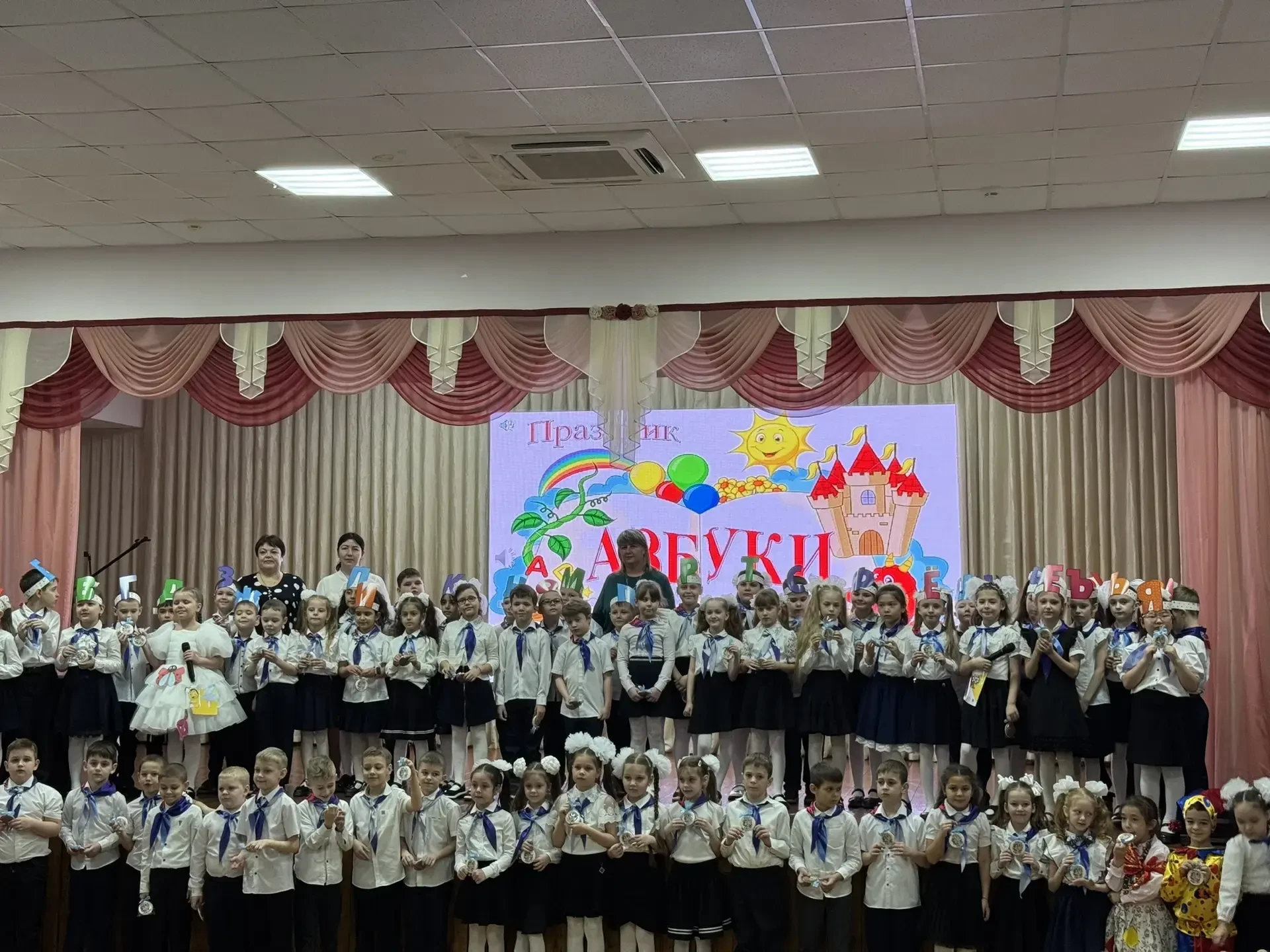 🎉Прощание с Азбукой🎉25 марта первоклассники устроили настоящий праздник! Это был особенный день, ког
