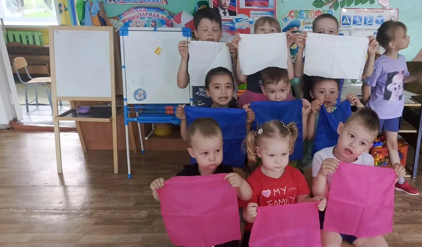 🇷🇺 Россия — это мы!
В нашем детском саду дети разновозрастной группы " Вишенка" познакомились с го