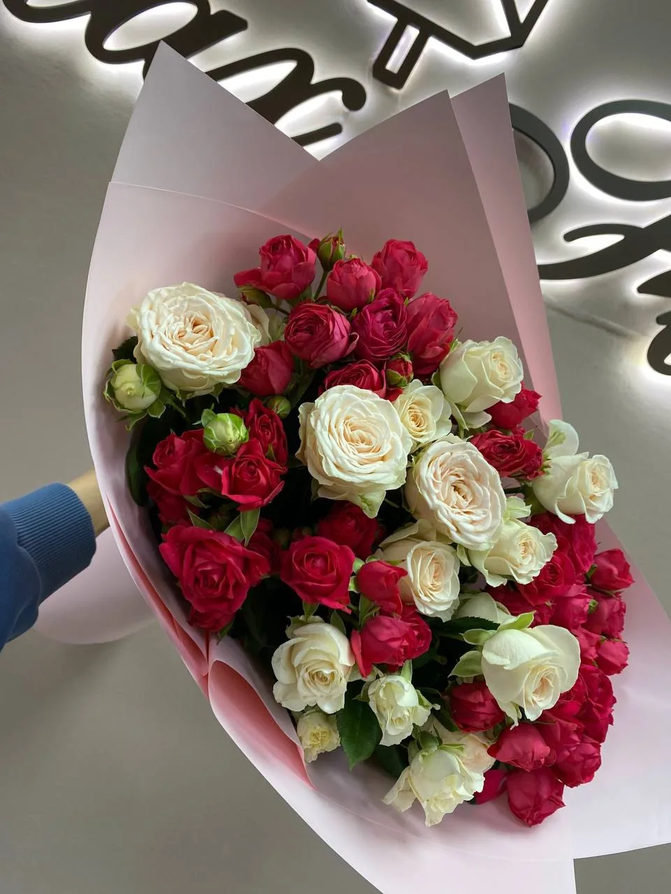 Бесплатная доставка цветов https://maxflorabuket.ru/collection/bukety