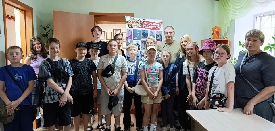 22 июня в помещении ТОС «Пульс» прошла встреча детей летних трудовых отрядов с бойцом специальной во