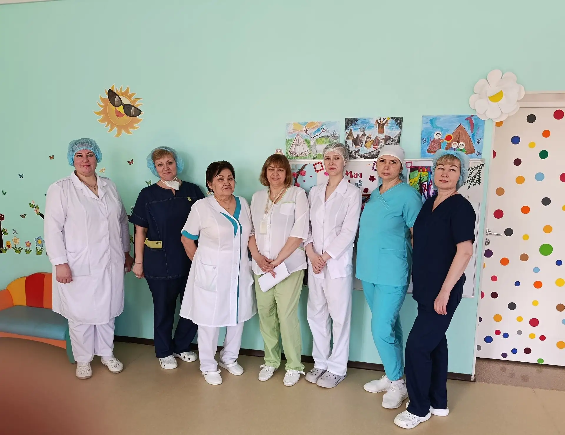 👩‍⚕️ Вторые мамы в белых халатах: как медсестры детского отделения в Сургуте дарят над...