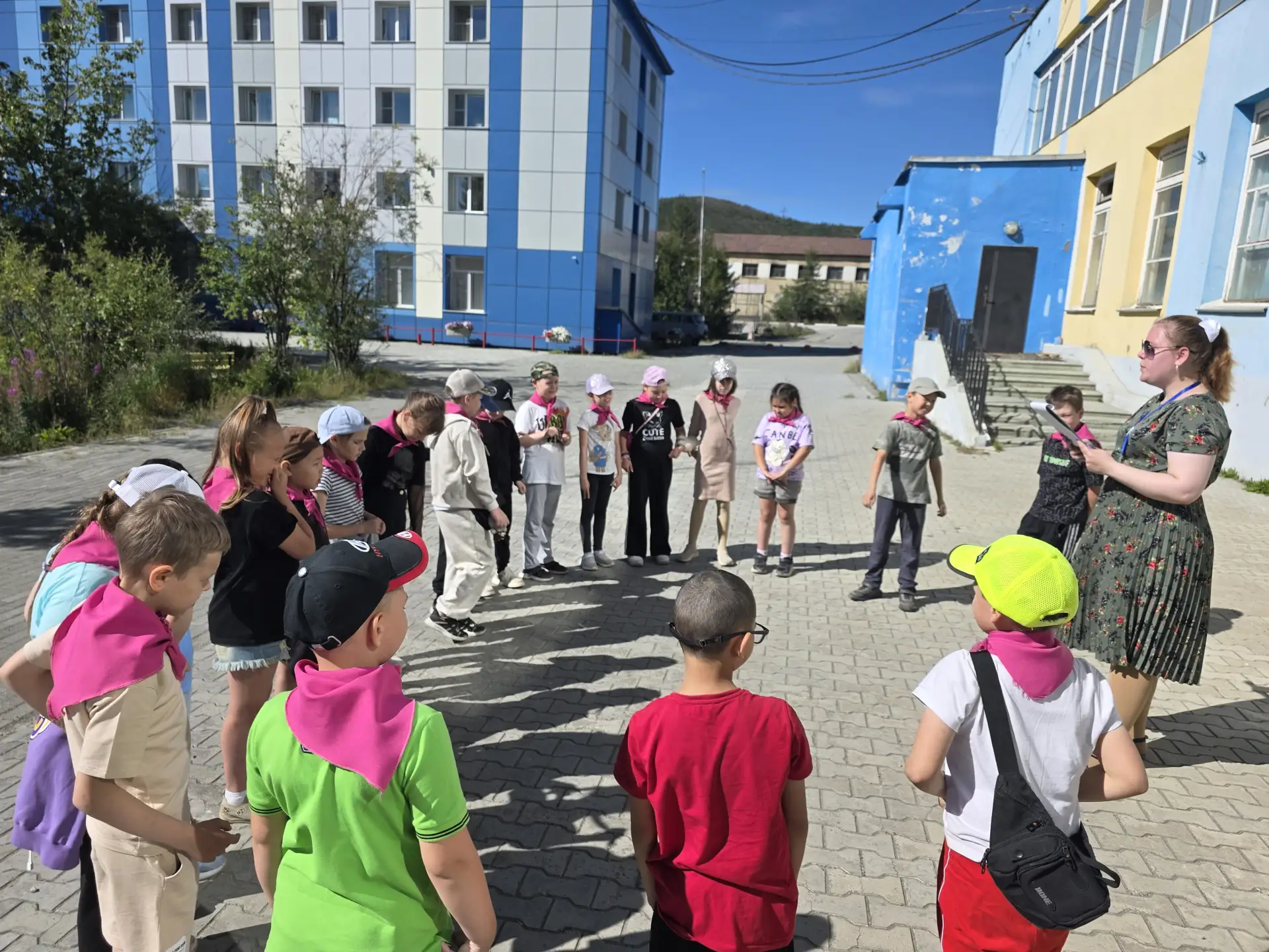 # 🌿 ПО СЛЕДАМ ЭКОЛОГА: В «РАДУГЕ» НОВЫЕ ОТКРЫТИЯ! 🐾✨

Наши воспитанники вновь отправились в гости 