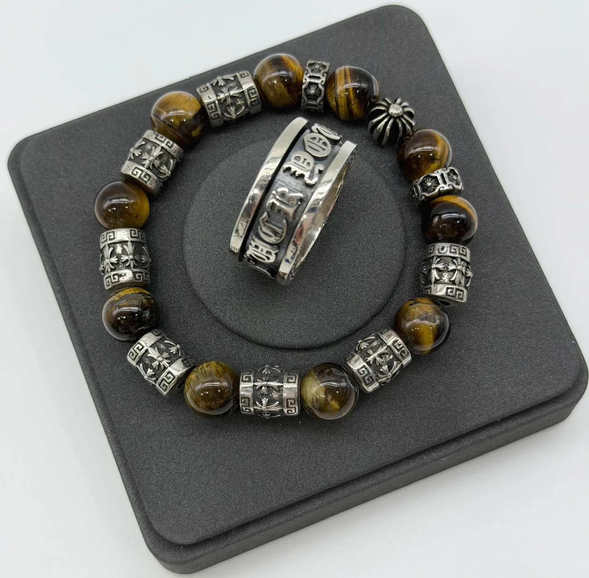 Chrome Hearts 
Хром Хартс #хром #chrom #браслет браслет 

Гравировка Бренда  

Браслет 10000₽ 
Кольц