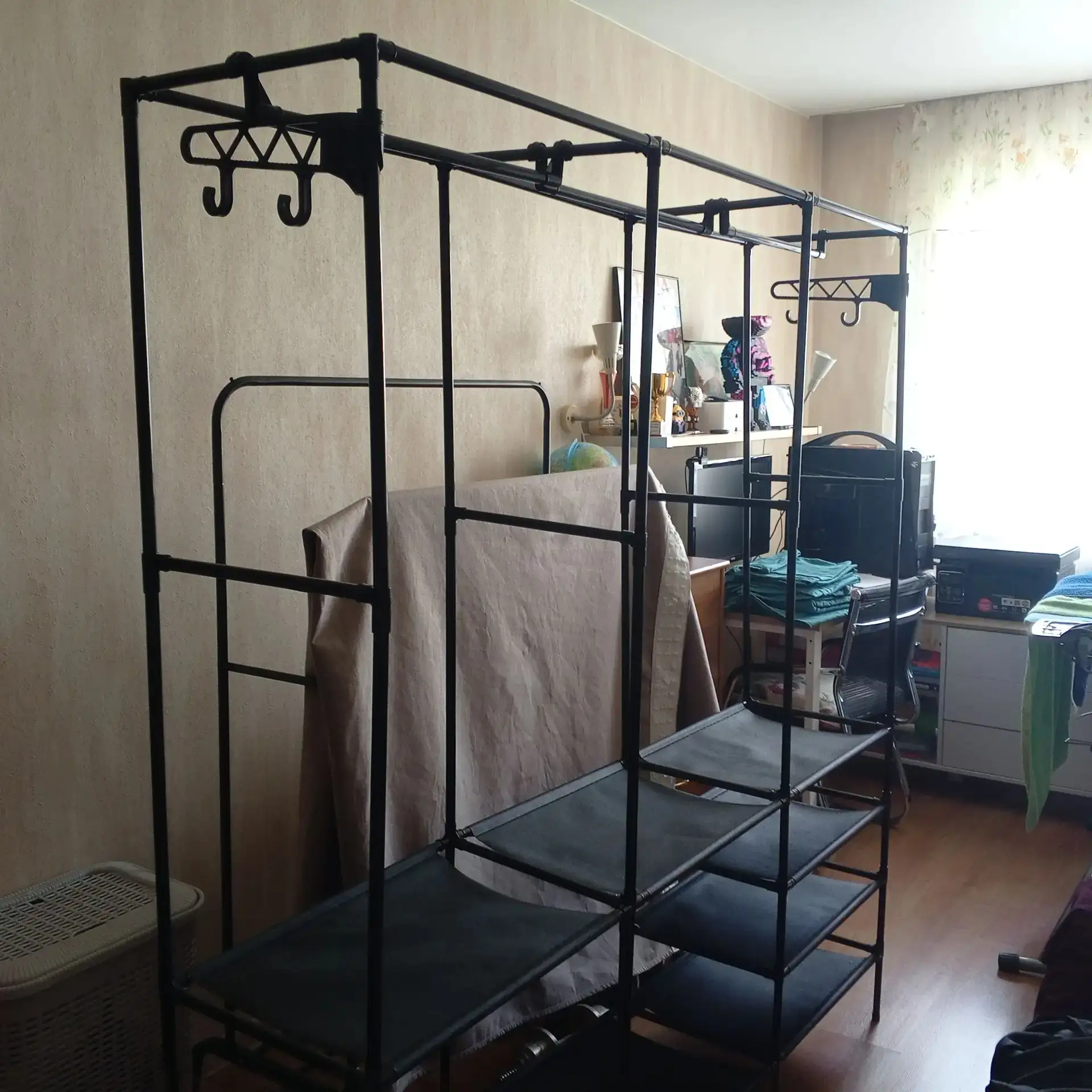 Вешалка 1000руб 
Тел:89530073778