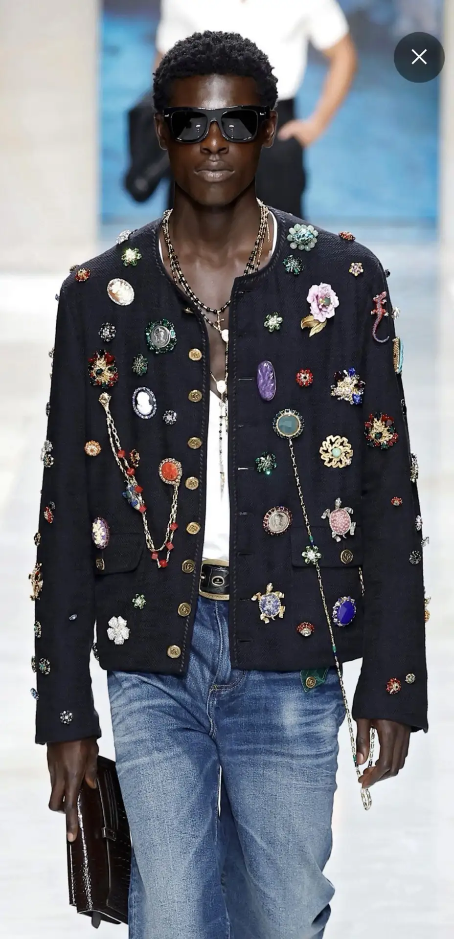 На днях прошел показ мужской коллекции Dolce&Gabbana весна-лето 2027. 

Рассматривая фото, мне захот