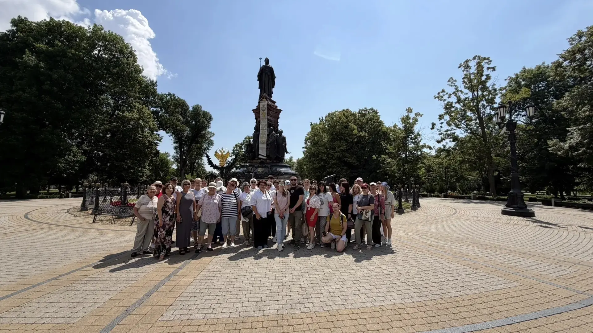 Белгородские волонтёры побывали на экскурсиях в Краснодаре и Воронеже

Наши добровольцы уже четвёрты