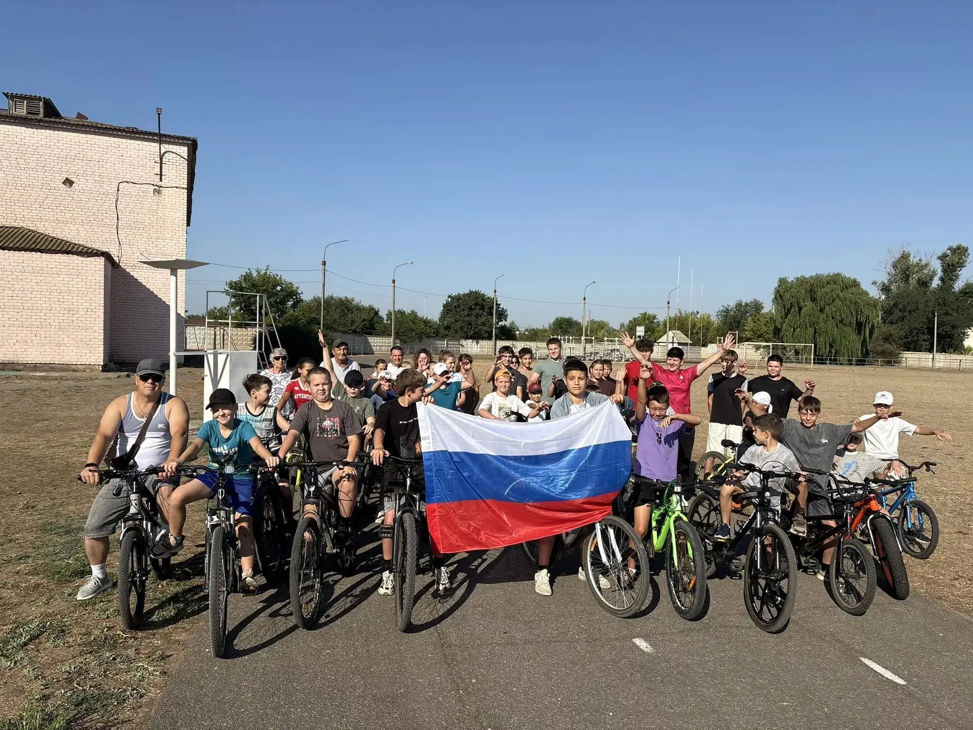 Велопробег ко Дню флага в Ленинской спортивной школе
