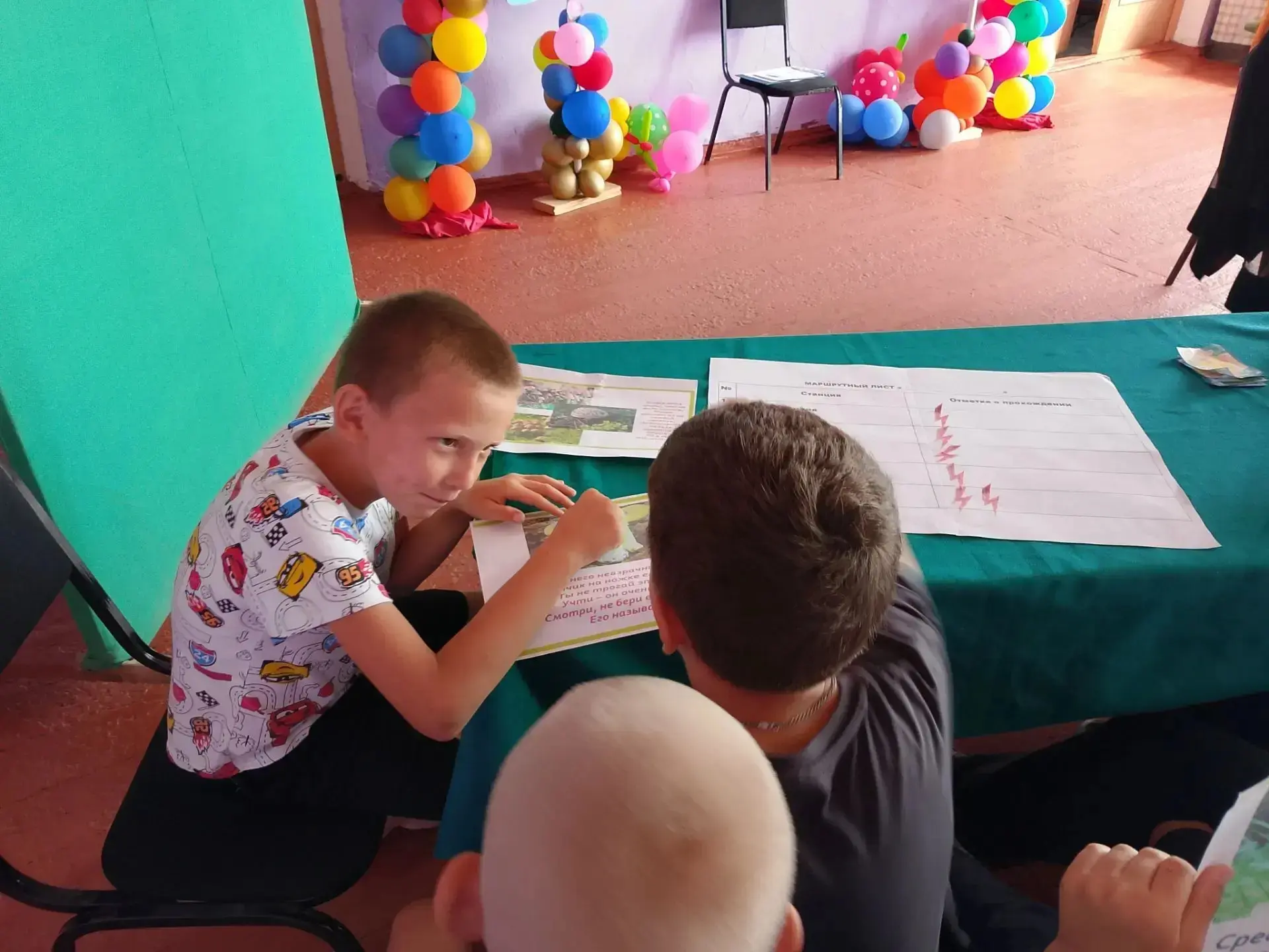 🌞 Наш день: Безопасность и приключения!
Сегодня у ребят был невероятно насыщенный и полезный день! 