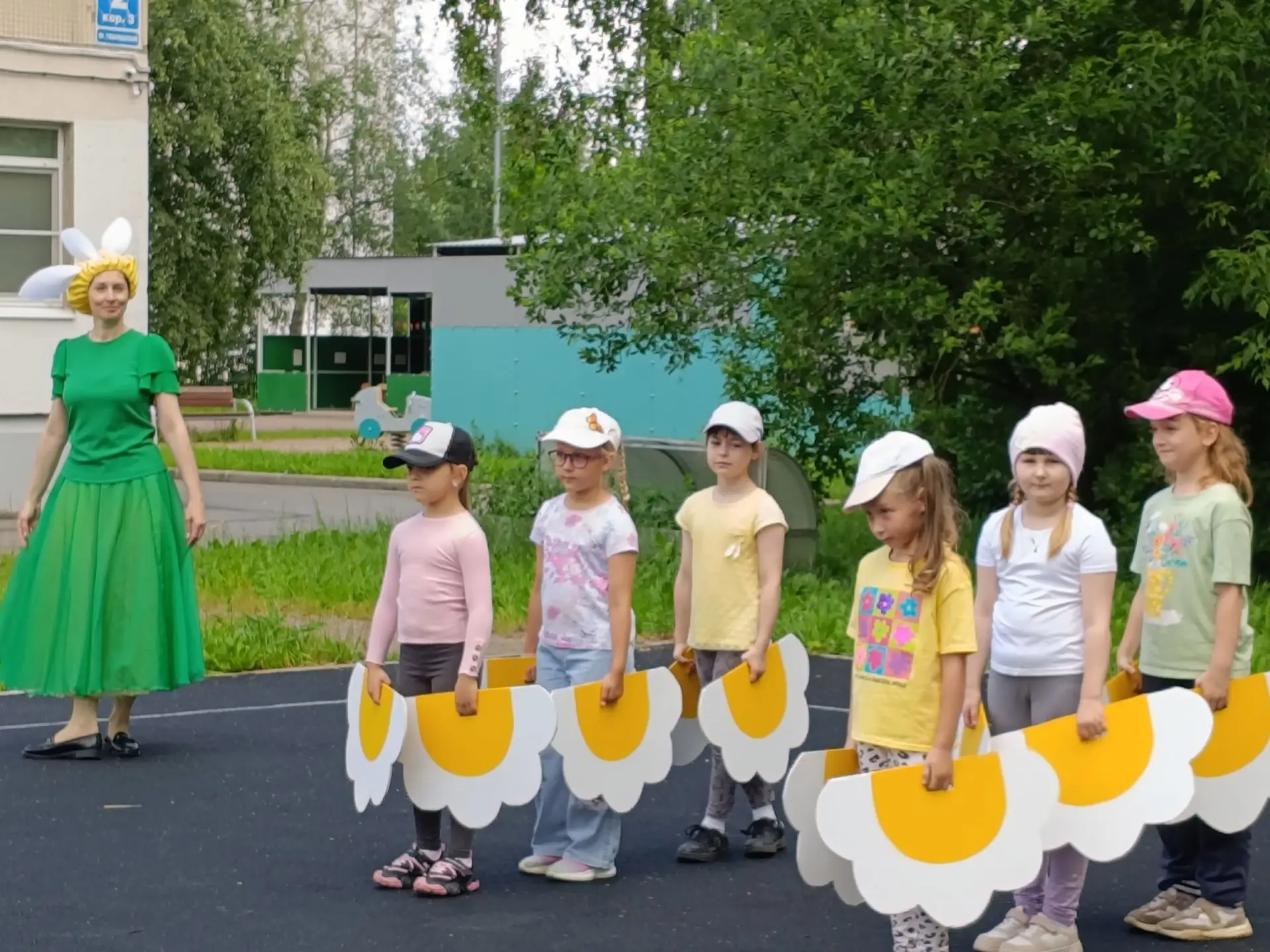 🌼 Неделя семьи прошла ярко и увлекательно 🌼

На этой неделе ребята вспоминали членов семьи, их дей