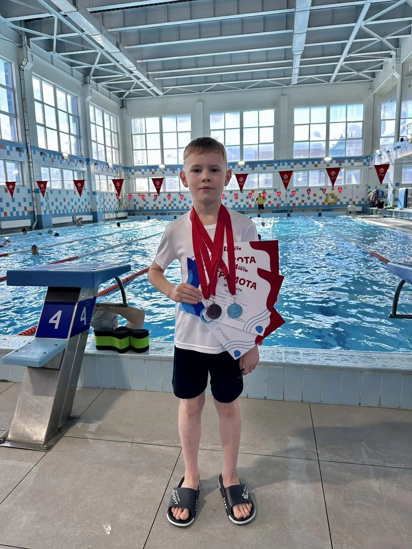 🏊24 мая в "Магис Дети"   состоялись очередные соревнования по плаванию.  🏊Конюхов Михаил, ученик 1В 