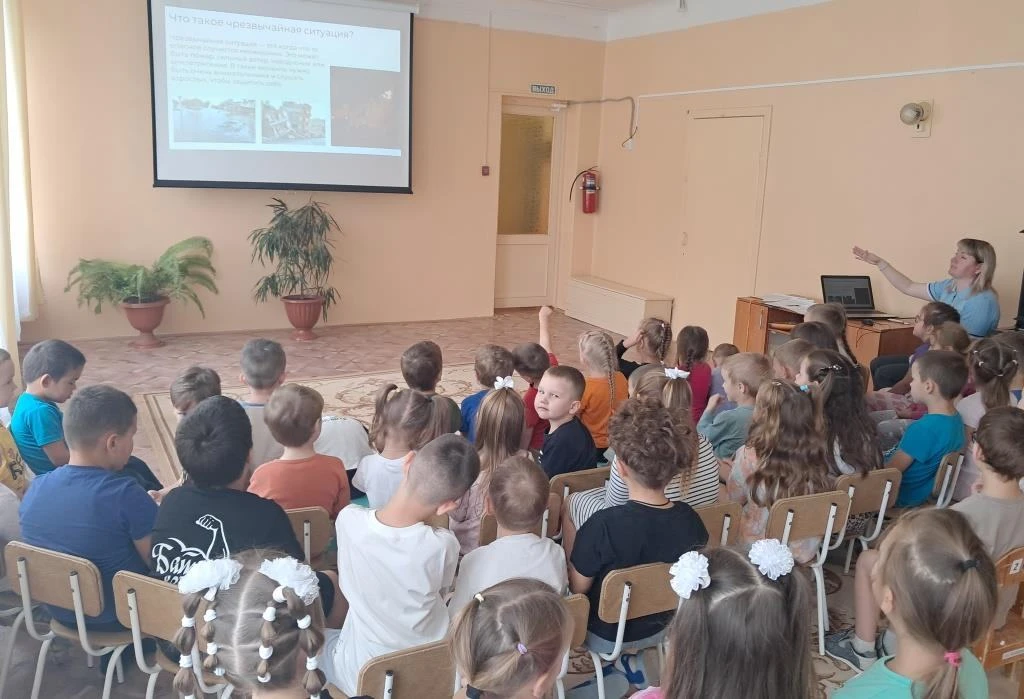 1 сентября в нашем детском саду прошло очень важное мероприятие — «Безопасный час» - за...