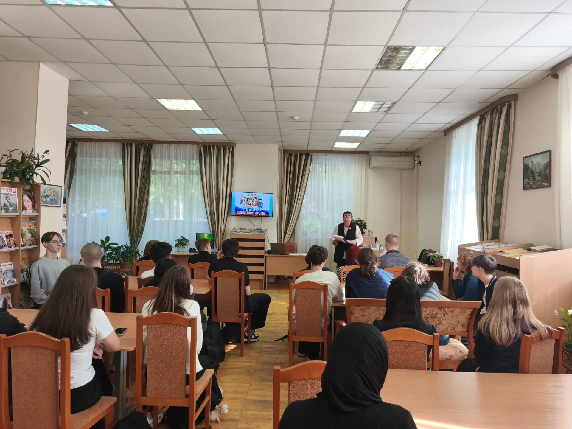 В честь Дня языков народов РФ ученики 9 «А» класса нашей школы приняли участие в праздн...