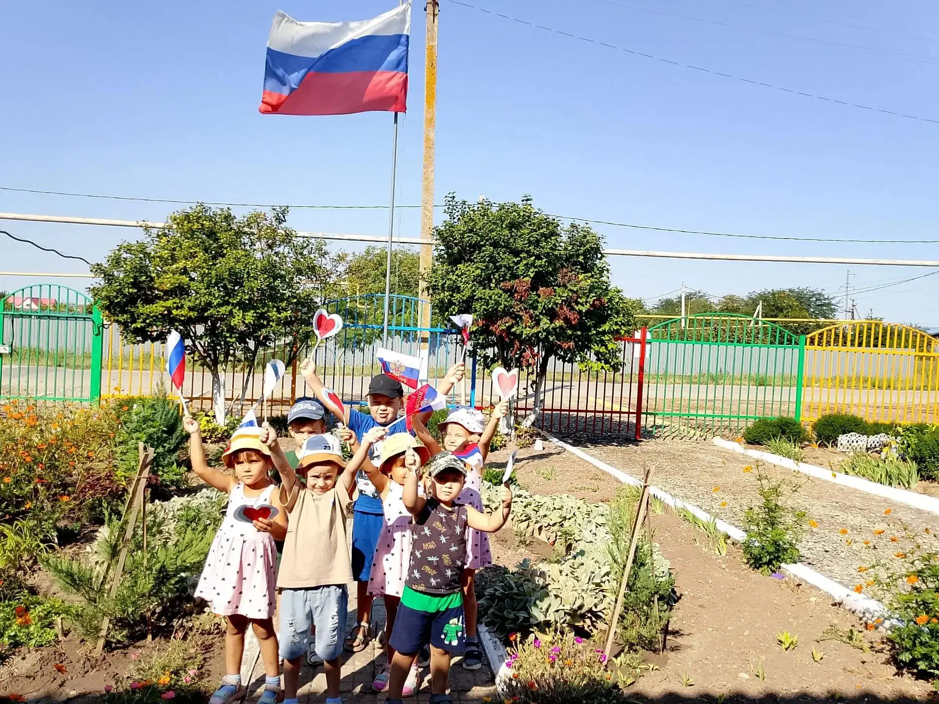 У нас прошел День Государственного флага России! 🇷🇺