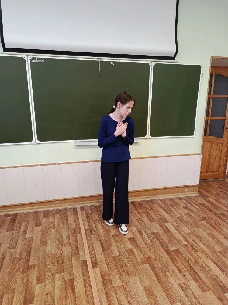 21 марта - Всемирный день поэзии, событие для тех, кто любит стихи, декламирует любимые строки по сл