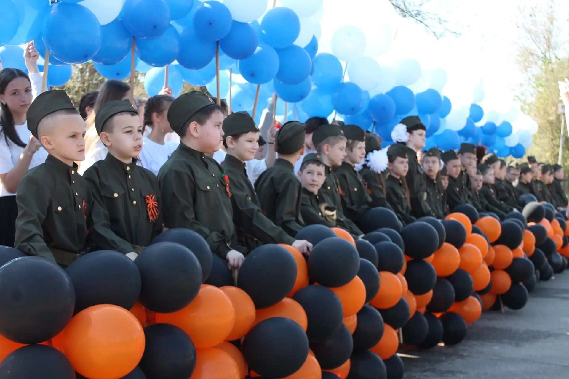 9 мая на центральной площади п. Лиман прошло торжественное мероприятие, посвященное Дню Победы в Вел