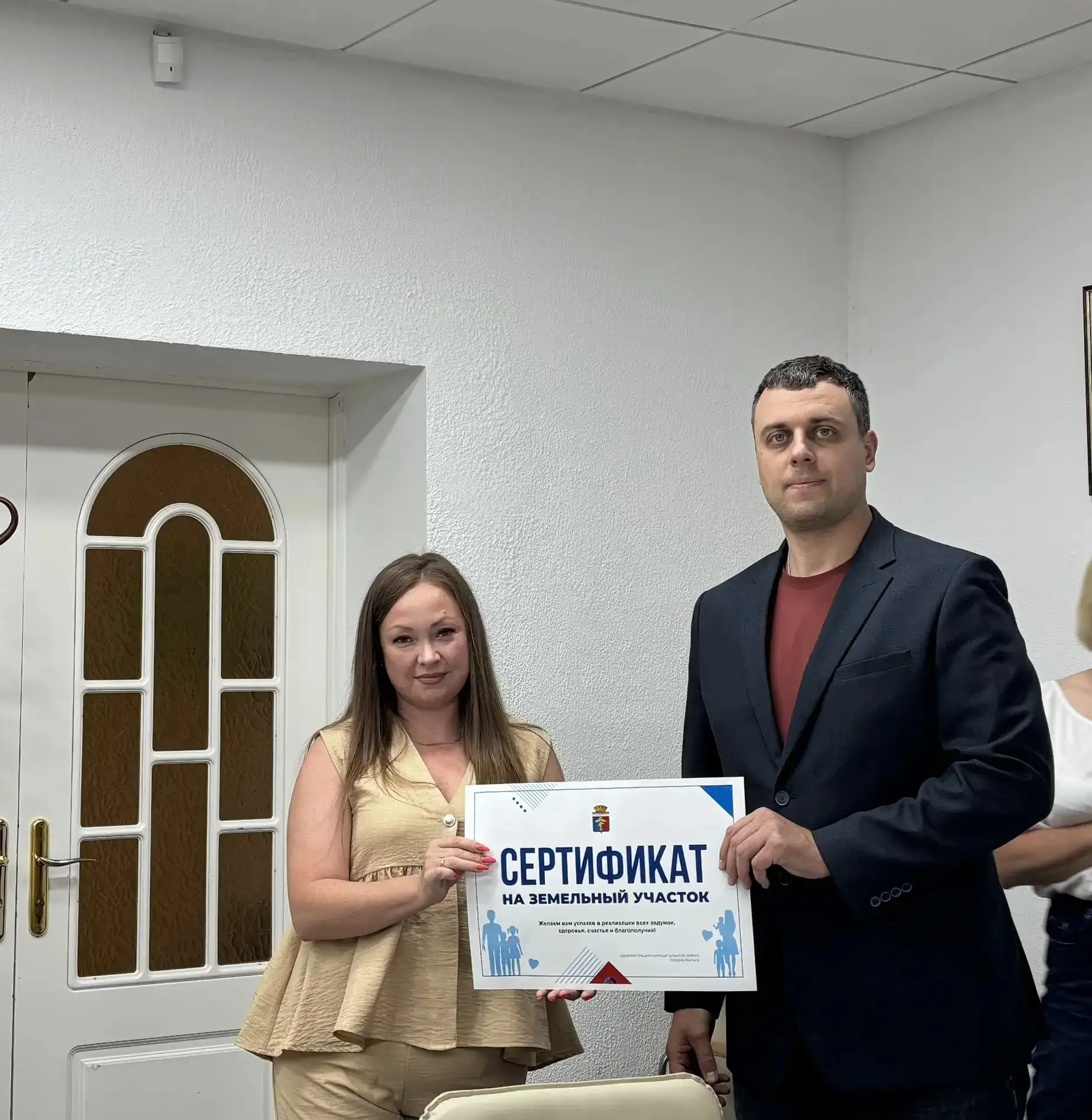 🏘️ ВРУЧИЛИ ЕЩЁ 6 СЕРТИФИКАТОВ НА ЗЕМЕЛЬНЫЕ УЧАСТКИ УЧАСТНИКАМ СВО