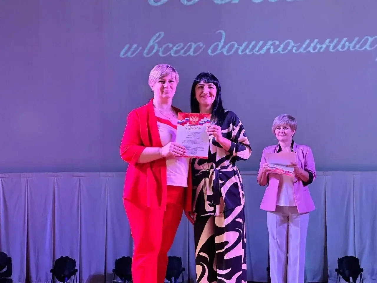 Дорогие учителя ЯРКОВСКОЙ ШКОЛЫ ИМ. М. ЧУПИЛКО и  лучший директор Марина Николаевна !