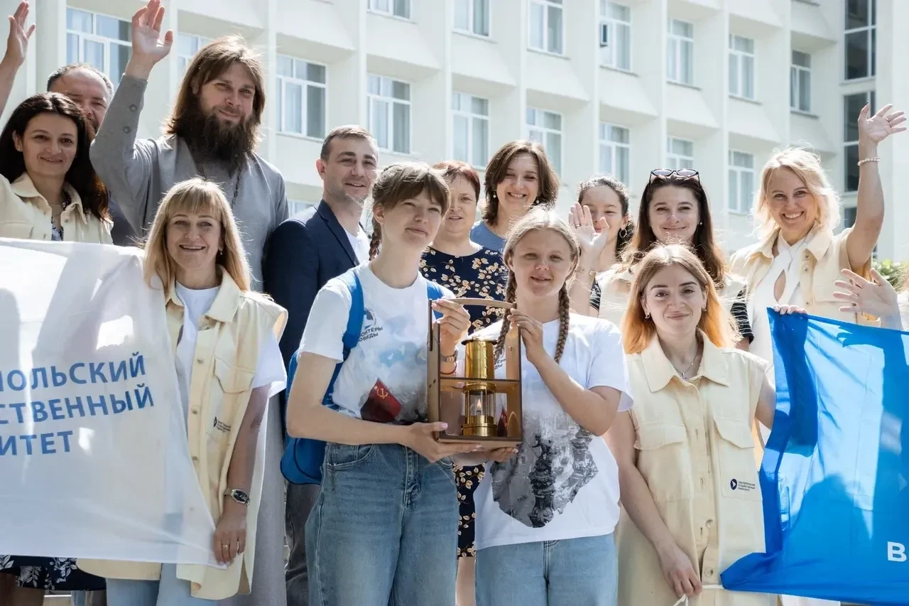 Студентки СевГУ Кристина Меньшакова и Виктория Стефанова – первокурсница, будущий архитектор, студен