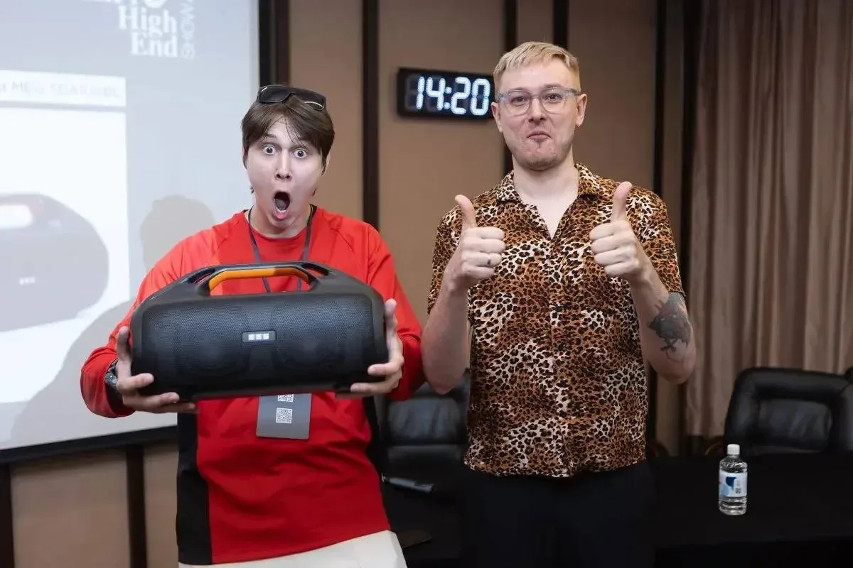 Музыкальная викторина PULT. RU на Hi-Fi & High End Show Урал 2026: MEG поздравляет победителя конкур