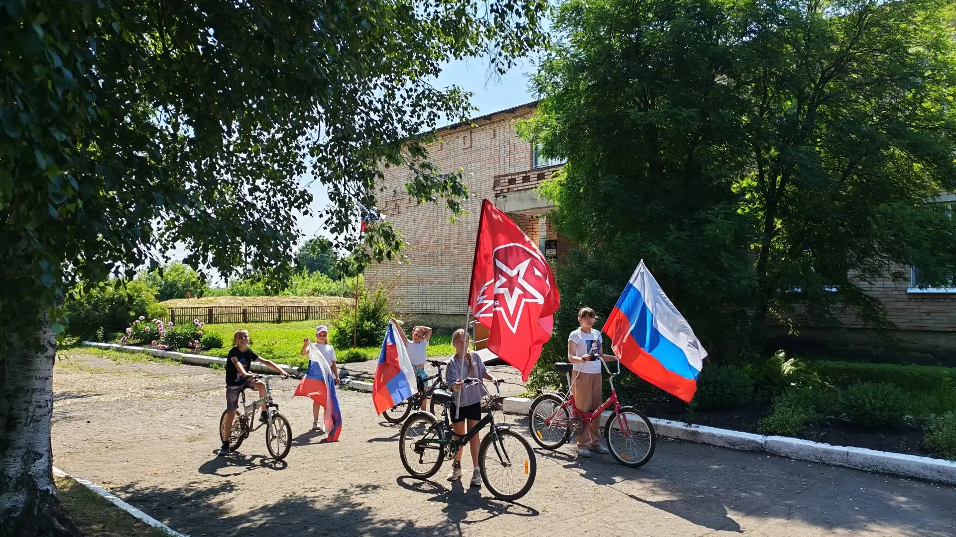 💫Праздничные дни в летнем лагере МБОУ "Новобокинская СОШ" прошли весело и с пользой. 
👫Прошла лине