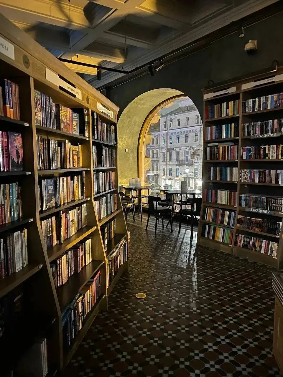 📚 🏙️ Дом Книги этим летом будет работать по ночам!