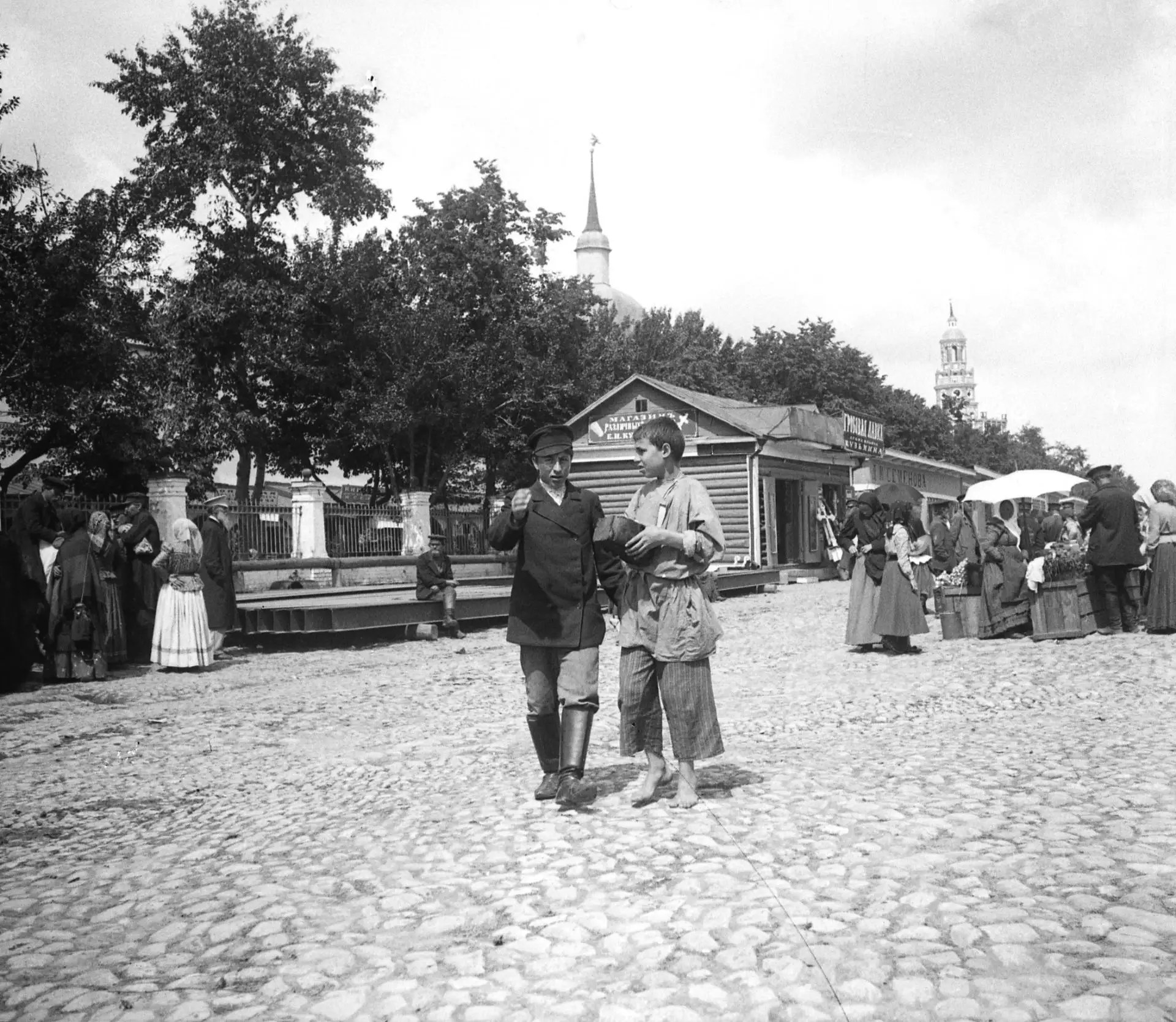 Сергиевский Посад, (1904-1915 год).

Площадь перед Троице-Сергиевой Лаврой.

Автор фото📸: Константи