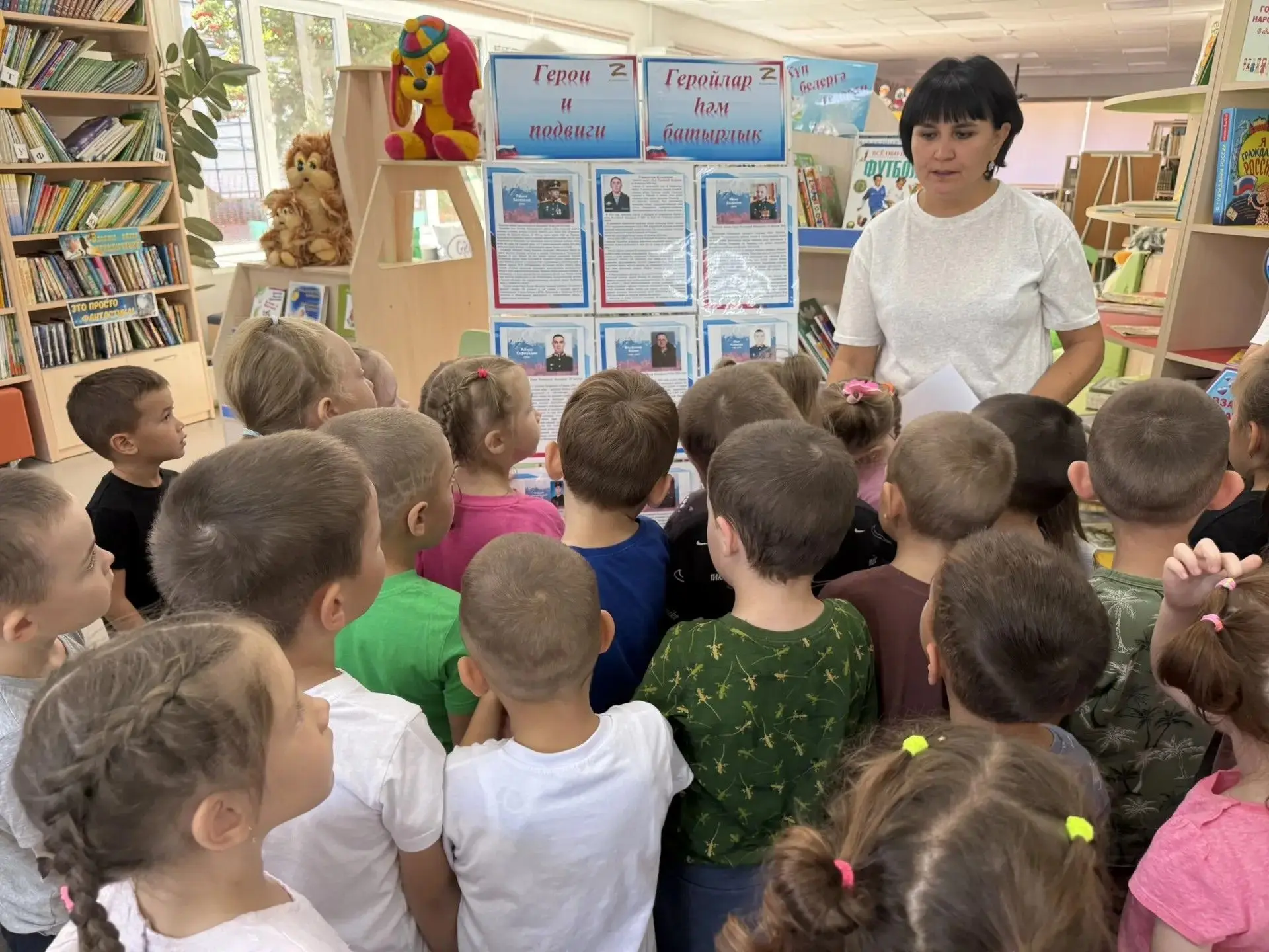 Библиотекарь Центральной детской библиотеки имени С.В. Михалкова Закирова Фирдания для ...
