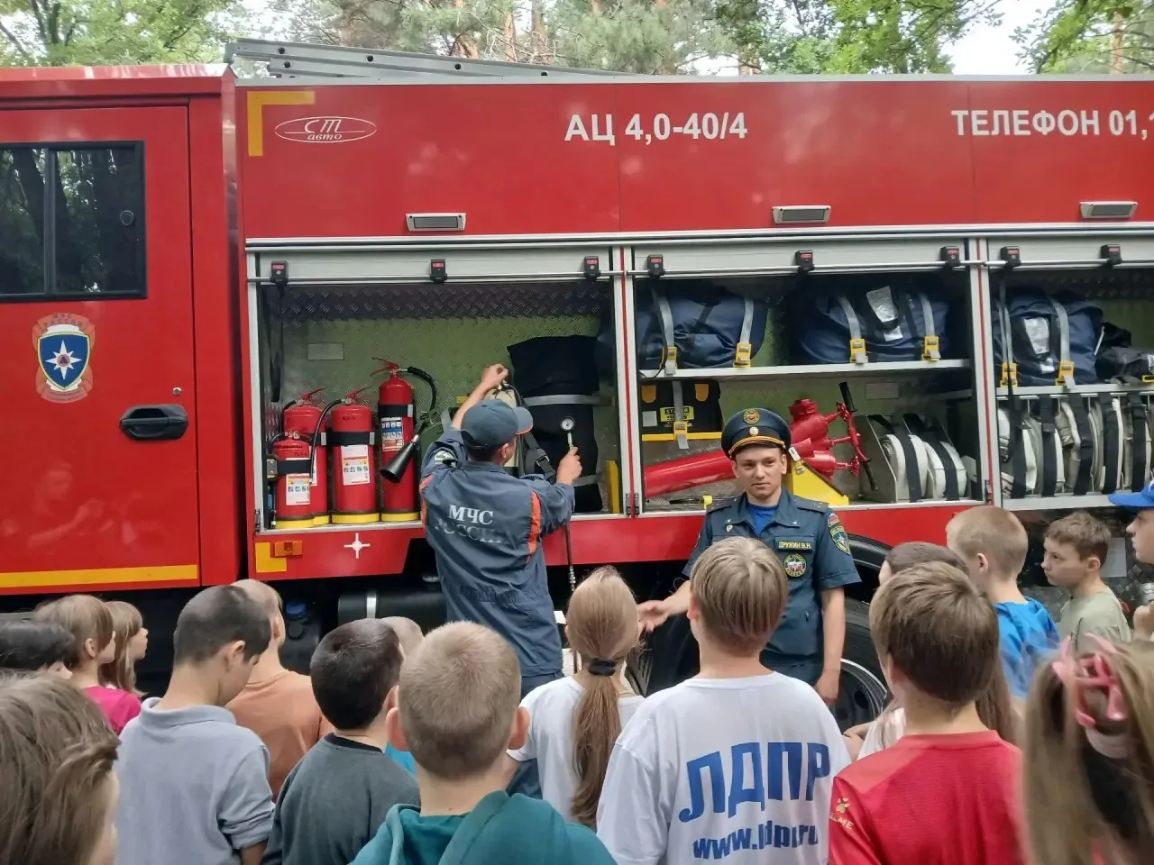 🚒 Беседа с сотрудниками МЧС и мастер‑класс по тушению пожара 

Сегодня в нашем лагере прошли очень 