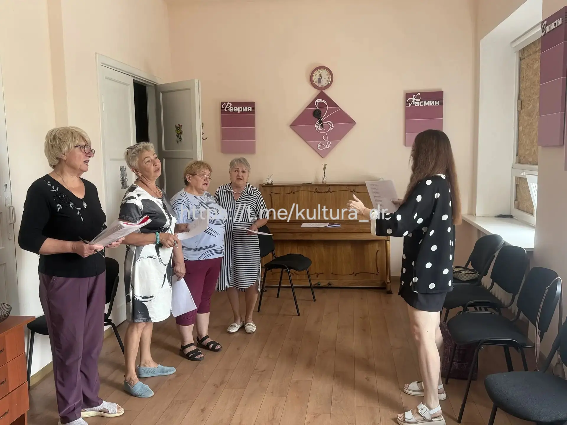 🎶 Вокальный коллектив «Цвет музыки» готовится ко Дню пожилых людей!